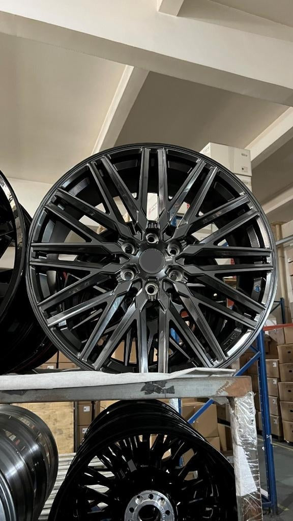 TOYOTA LAND CRUISER 300 wheels sizes: 23 x 9.5 ET 45 Окраска: Hyper Black Status alloy СТИЛЬ