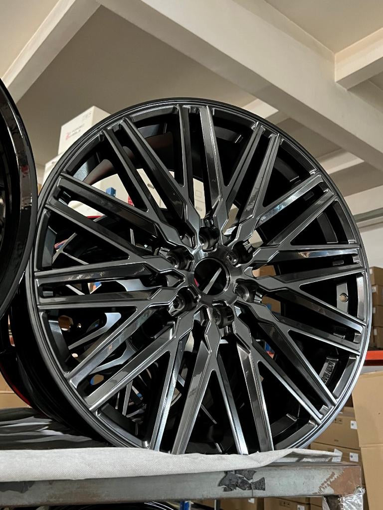 TOYOTA LAND CRUISER 300 wheels sizes: 23 x 9.5 ET 45 Окраска: Hyper Black Status alloy СТИЛЬ