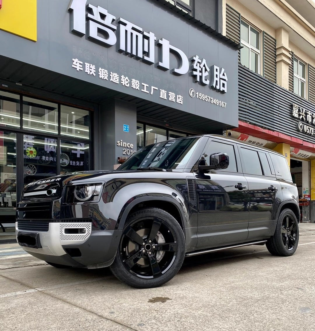 We produced premium quality КОВАНЫЕ ДИСКИ для  LAND ROVER DEFENDER L663  Параметры дисков:   Front 22 x 9 ET 44.5  Rear 22 x 9 ET 44.5  Окраска: Glossy Black  КОВАНЫЕ ДИСКИ can be produced in any wheel specs by your inquiries and we can provide our specs